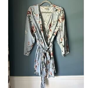 Plum Pretty sugar blue floral‎ robe